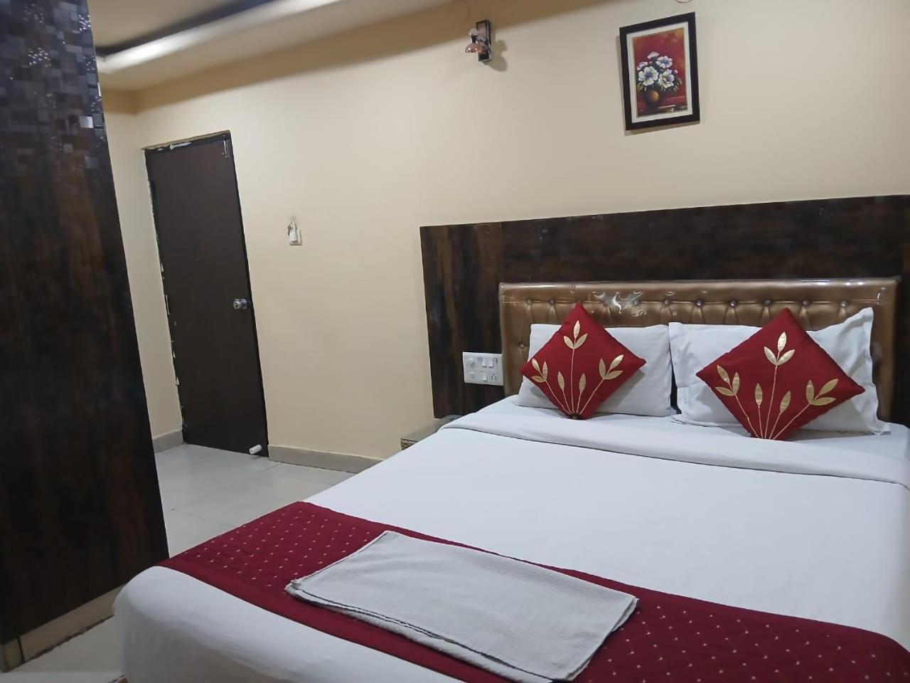 Blossoms Room Holiday Inn- Lakdikapul Hyderabad Eksteriør billede