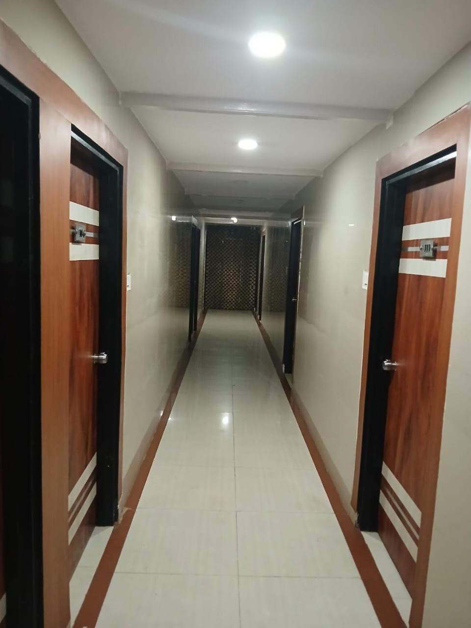 Blossoms Room Holiday Inn- Lakdikapul Hyderabad Eksteriør billede