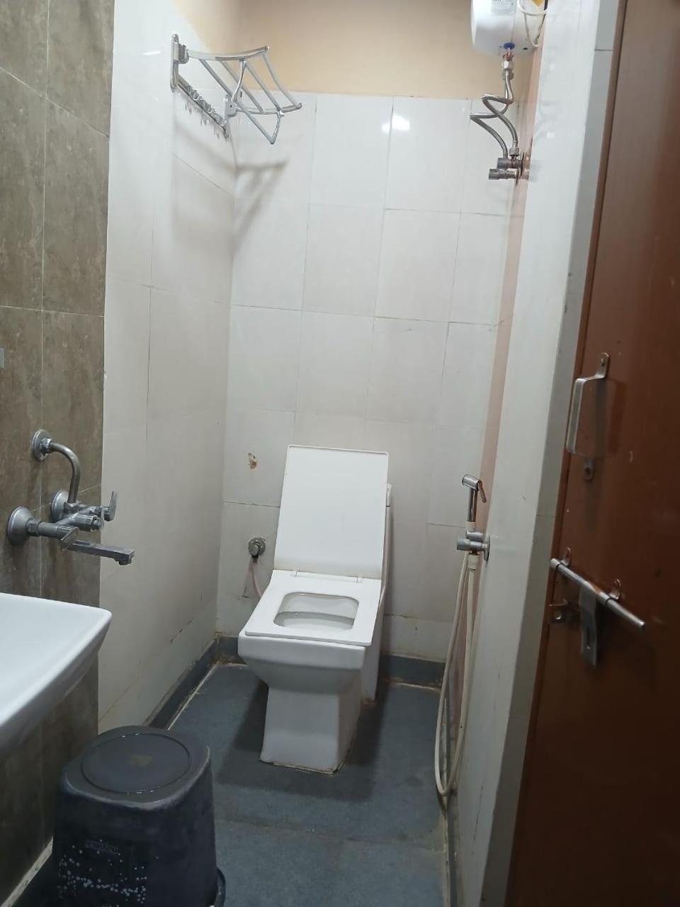 Blossoms Room Holiday Inn- Lakdikapul Hyderabad Eksteriør billede