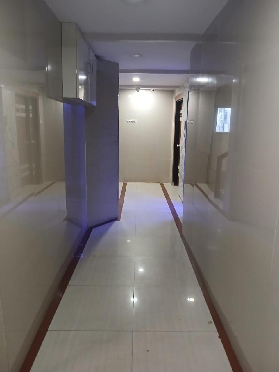 Blossoms Room Holiday Inn- Lakdikapul Hyderabad Eksteriør billede