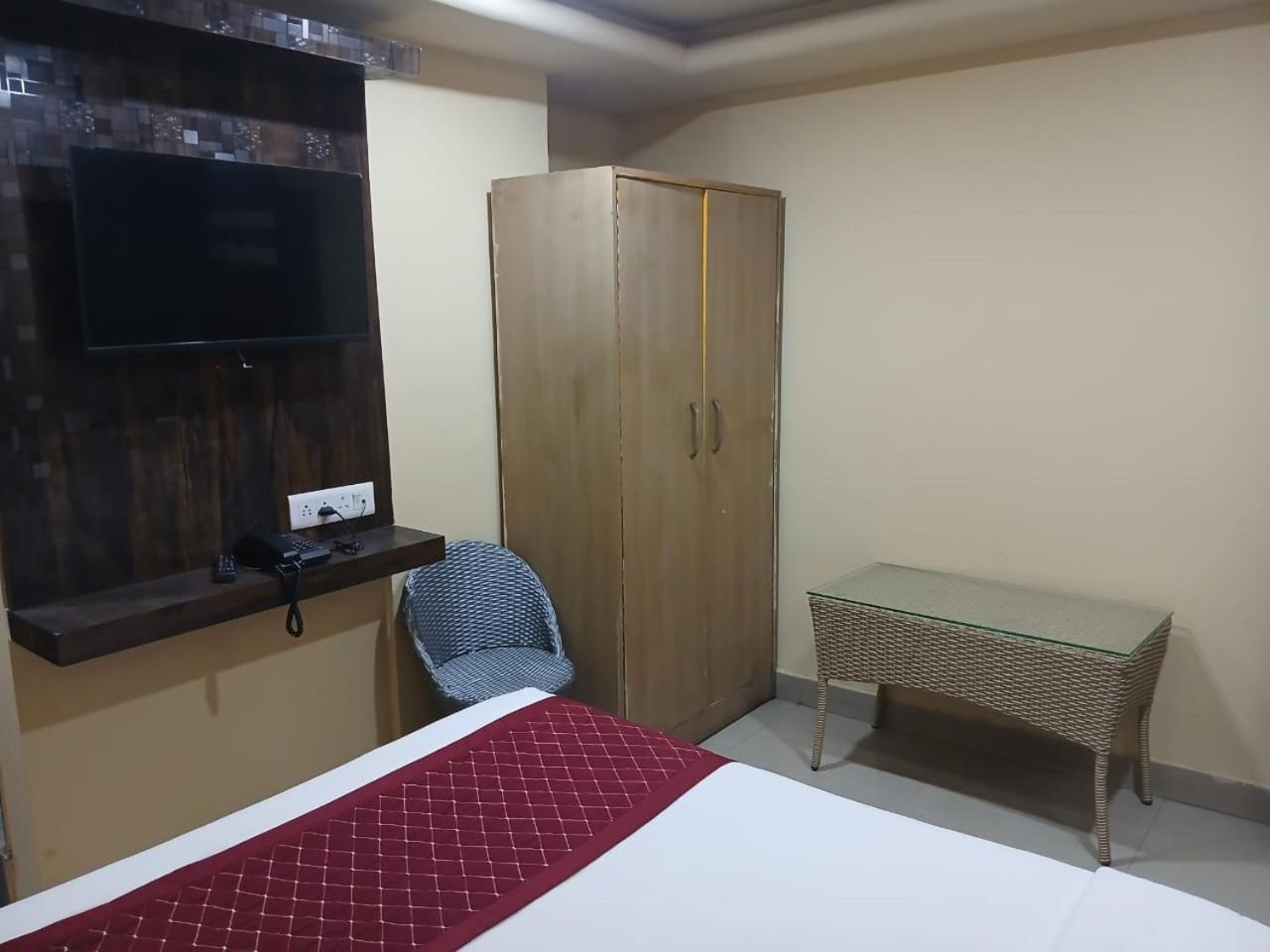 Blossoms Room Holiday Inn- Lakdikapul Hyderabad Eksteriør billede