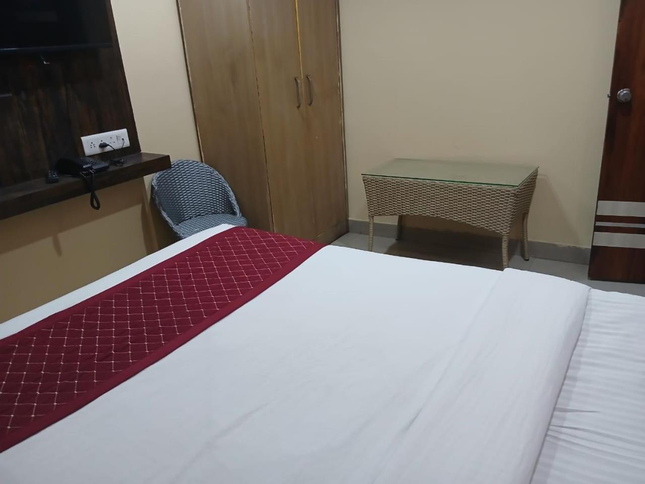 Blossoms Room Holiday Inn- Lakdikapul Hyderabad Eksteriør billede