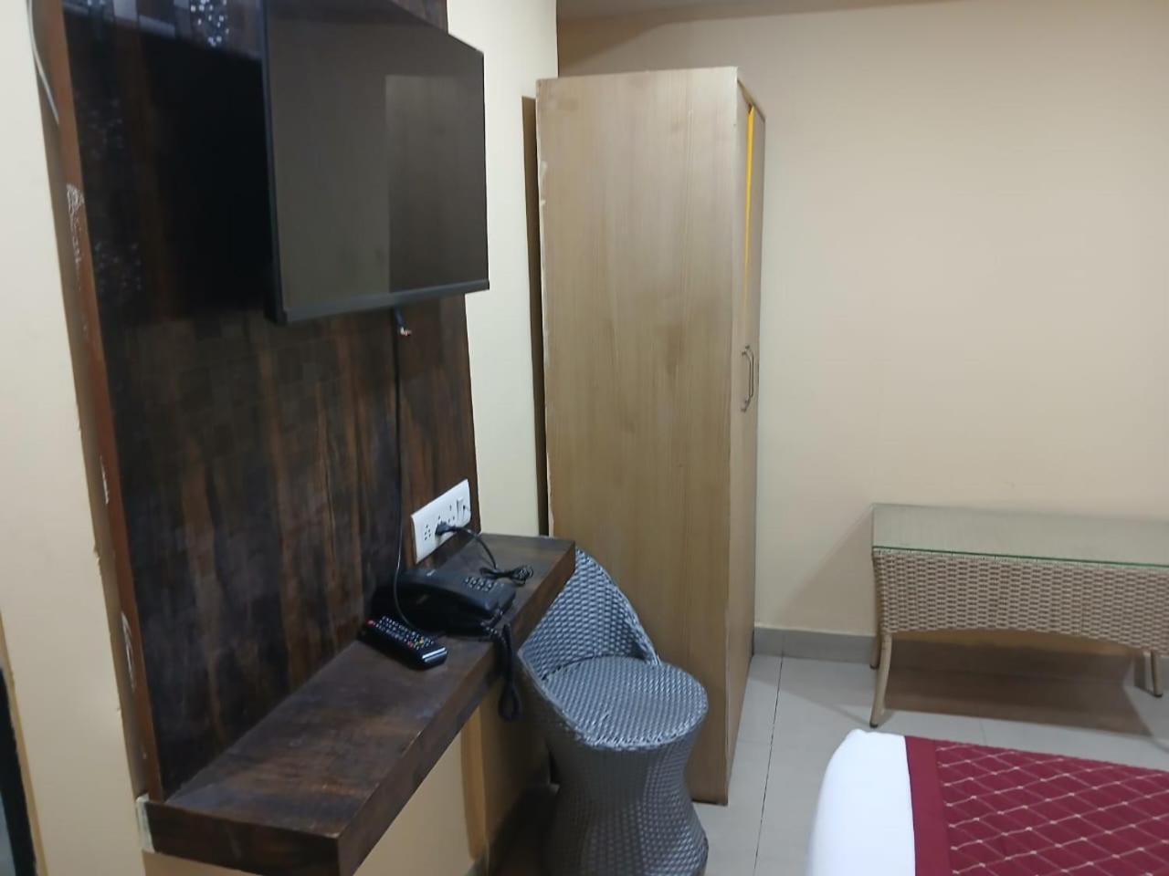 Blossoms Room Holiday Inn- Lakdikapul Hyderabad Eksteriør billede