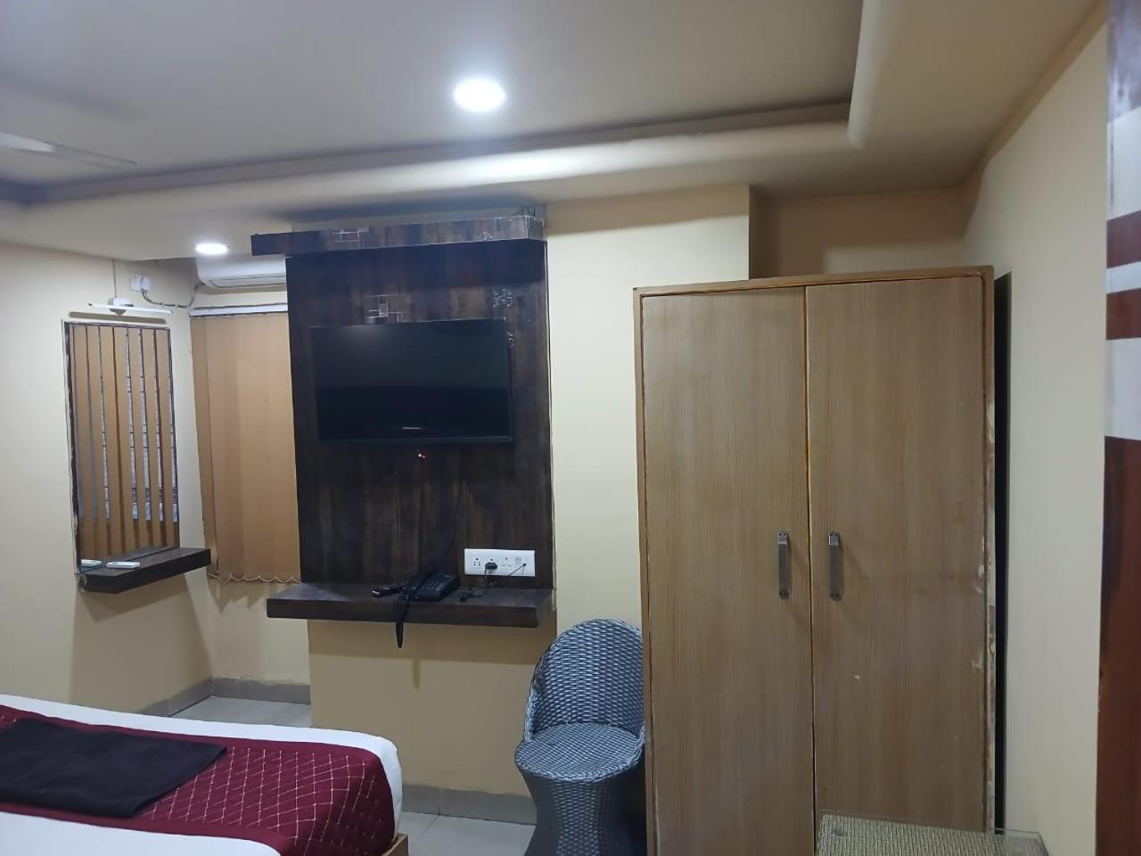 Blossoms Room Holiday Inn- Lakdikapul Hyderabad Eksteriør billede
