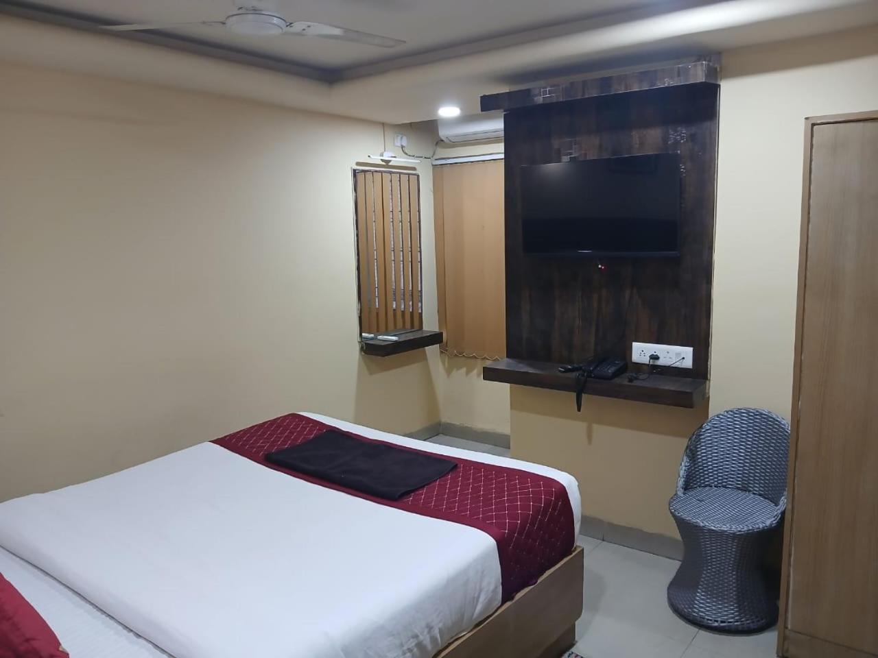 Blossoms Room Holiday Inn- Lakdikapul Hyderabad Eksteriør billede